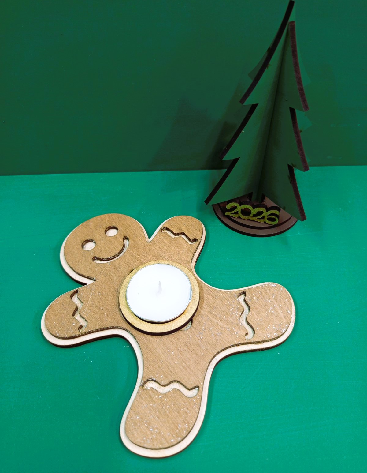 Ξύλινο ρεσώ Gingerbread – Χριστουγεννιάτικο διακοσμητικό 2026 - Image 2