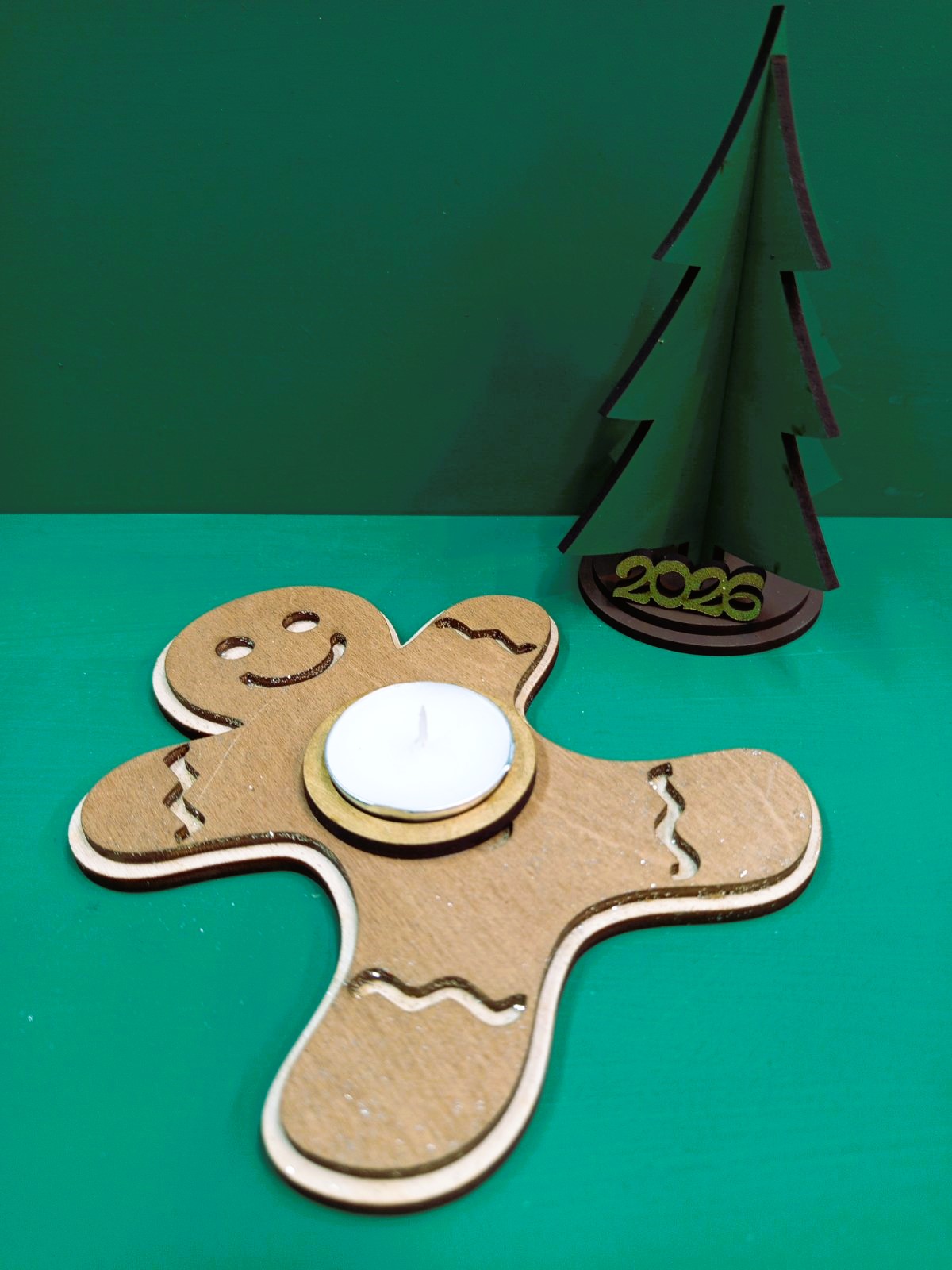 Ξύλινο ρεσώ Gingerbread – Χριστουγεννιάτικο διακοσμητικό 2026 - Image 3
