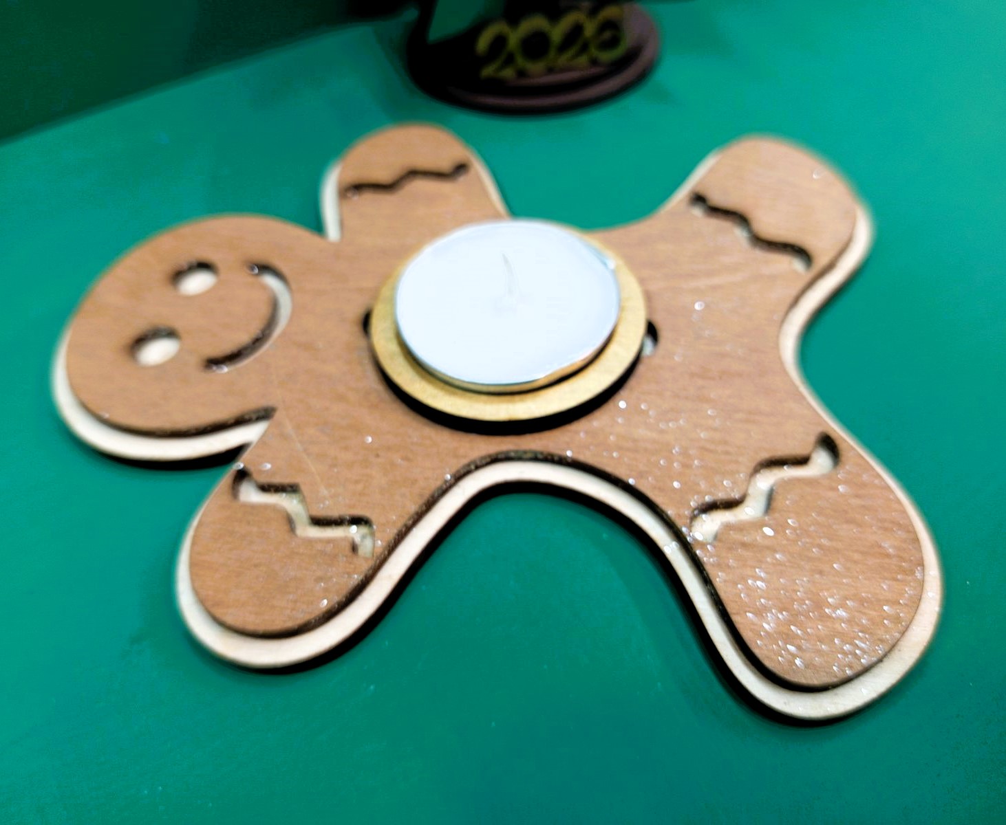 Ξύλινο ρεσώ Gingerbread – Χριστουγεννιάτικο διακοσμητικό 2026 - Image 6